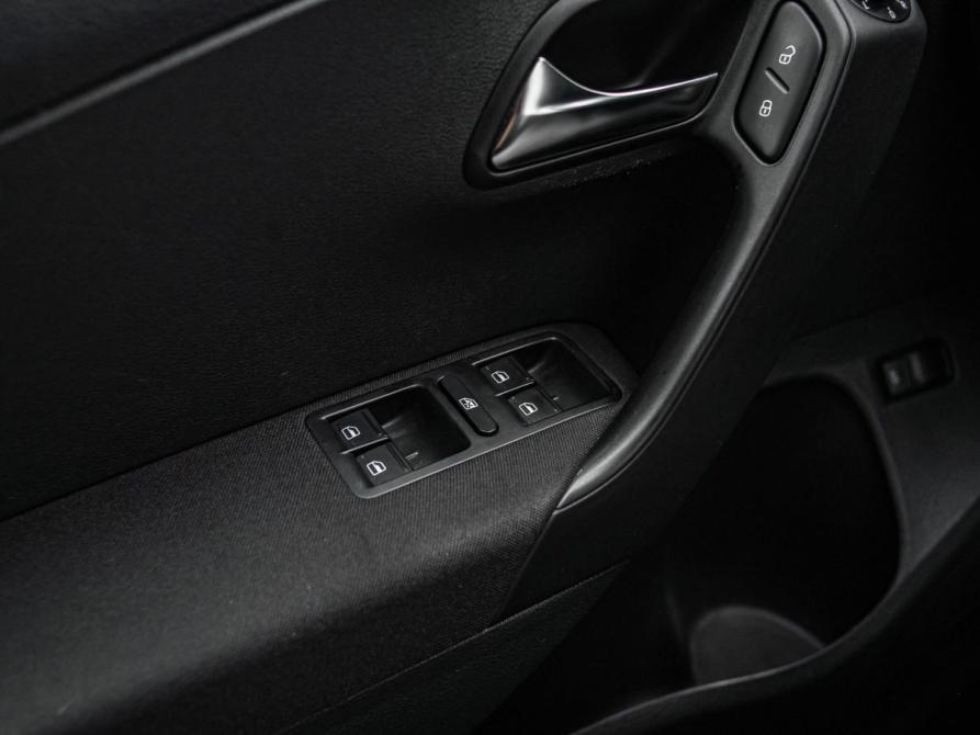 Volkswagen Polo V Рестайлинг Санкт-Петербург  - изображение 9