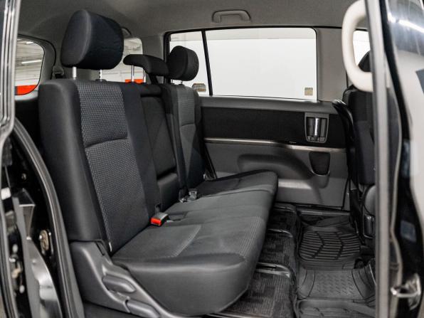 Toyota ISis I Рестайлинг с пробегом 2010 года, цена 1 299 000 рублей, 140638 км, компактвэн, Автокод Объявления
