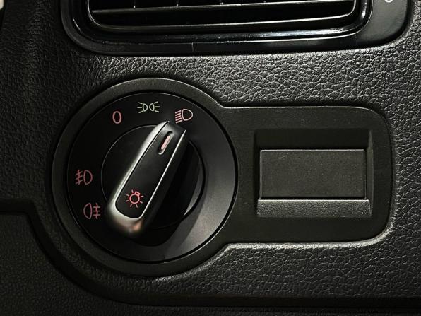 Volkswagen Polo V Рестайлинг с пробегом 2018 года, цена 730 000 рублей, 131329 км, седан, Автокод Объявления