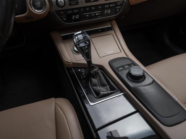 Lexus ES VI Рестайлинг с пробегом 2017 года, цена 2 245 000 рублей, 240763 км, седан, Автокод Объявления