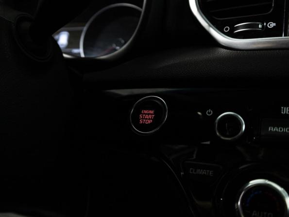 Kia Sportage IV Рестайлинг с пробегом 2018 года, цена 2 510 000 рублей, 77481 км, внедорожник, Автокод Объявления