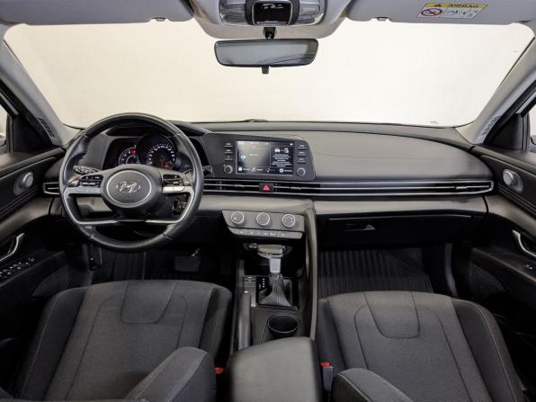 Hyundai Elantra VII (CN7) с пробегом 2022 года, цена 2 035 000 рублей, 58162 км, седан, Автокод Объявления