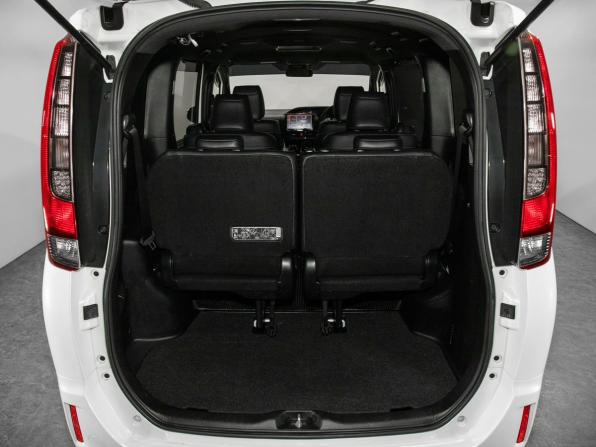 Toyota Esquire I с пробегом 2016 года, цена 2 048 500 рублей, 199214 км, минивэн, Автокод Объявления