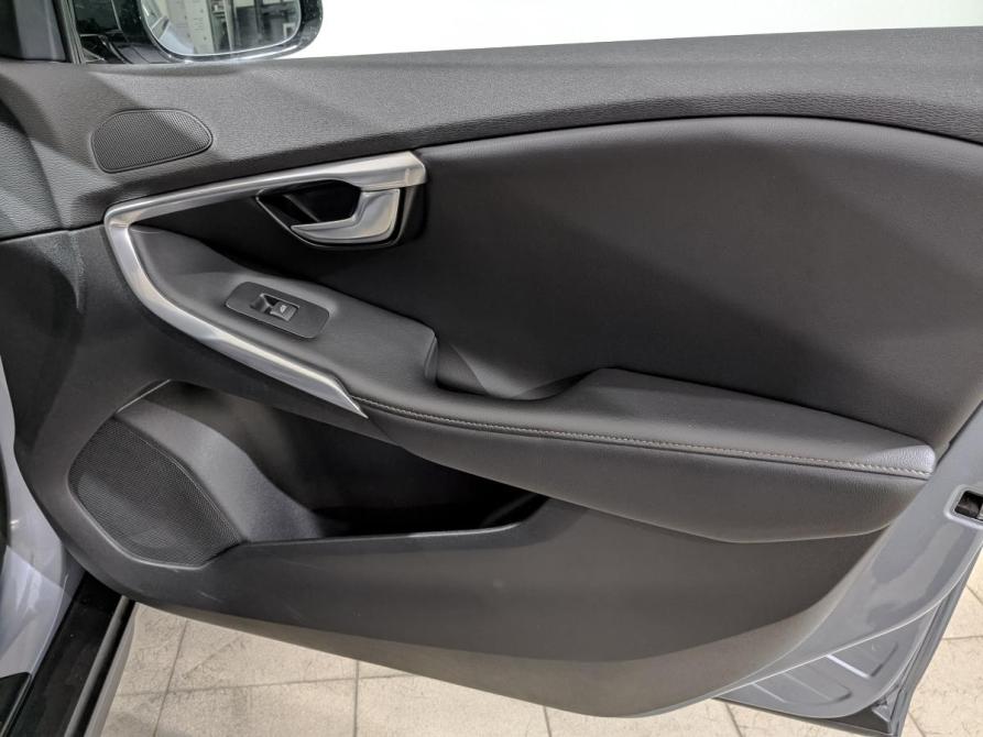 Volvo V40 II Рестайлинг Химки  - изображение 25