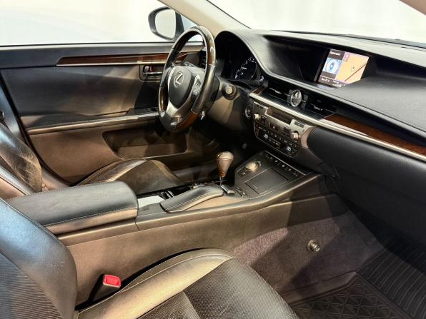 Lexus ES VI с пробегом 2013 года, цена 2 130 000 рублей, 211300 км, седан, Автокод Объявления