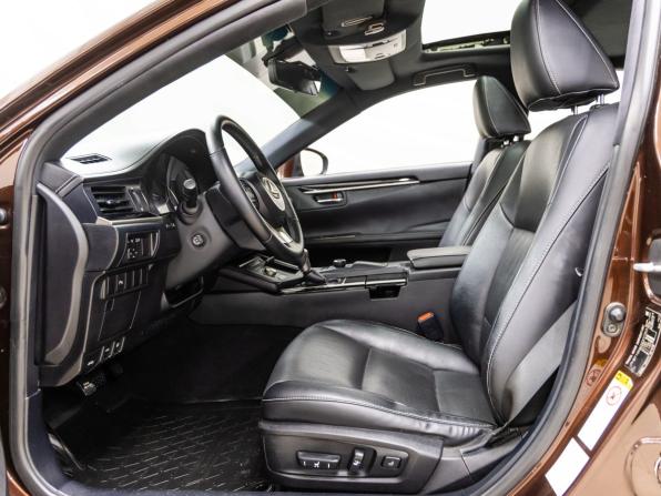 Lexus ES VI Рестайлинг с пробегом 2015 года, цена 2 288 000 рублей, 176582 км, седан, Автокод Объявления