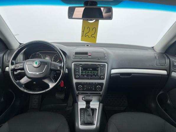 Skoda Octavia II (A5) Рестайлинг с пробегом 2012 года, цена 780 000 рублей, 143000 км, лифтбек, Автокод Объявления