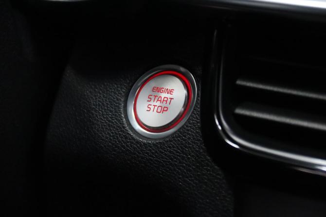 Kia Optima IV Рестайлинг с пробегом 2019 года, цена 1 595 950 рублей, 129902 км, седан, Автокод Объявления