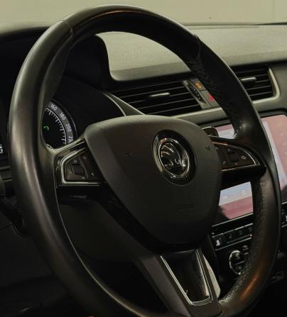 Skoda Octavia III (A7) Рестайлинг с пробегом 2018 года, цена 1 755 000 рублей, 132117 км, лифтбек, Автокод Объявления