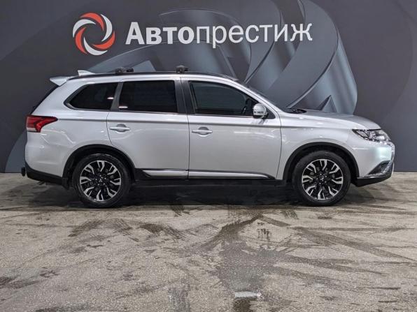 Mitsubishi Outlander III Рестайлинг 3 с пробегом 2022 года, цена 2 295 000 рублей, 101067 км, внедорожник, Автокод Объявления