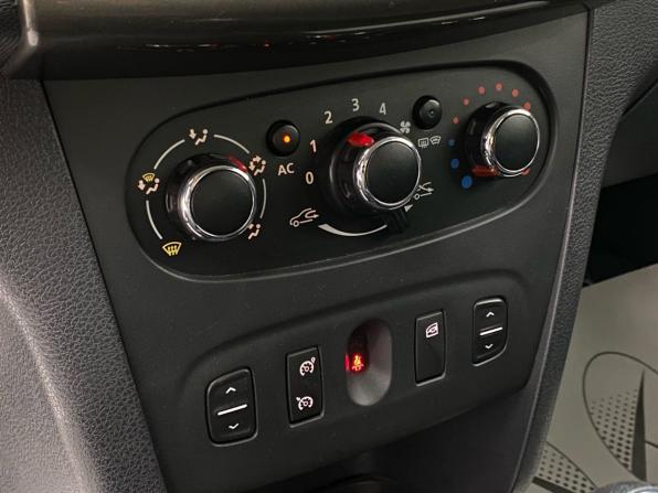 Renault Logan II с пробегом 2015 года, цена 750 000 рублей, 88155 км, седан, Автокод Объявления