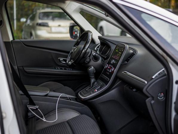 Renault Scenic IV с пробегом 2017 года, цена 1 280 000 рублей, 176515 км, минивэн, Автокод Объявления