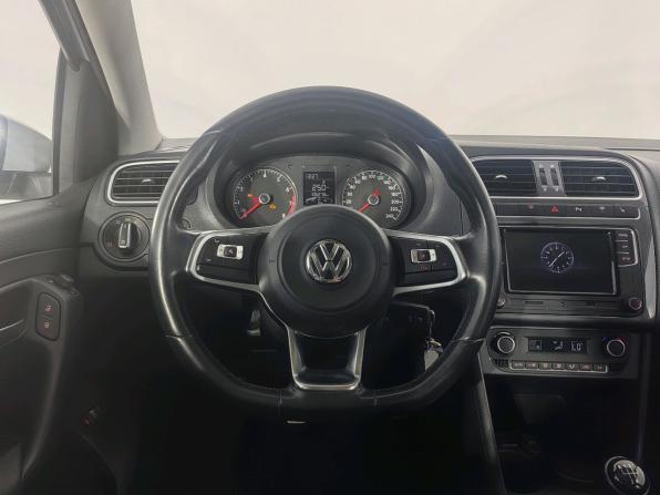 Volkswagen Polo V Рестайлинг с пробегом 2018 года, цена 960 000 рублей, 105000 км, седан, Автокод Объявления