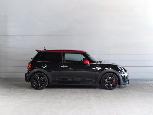 Mini Hatch III (F55/F56) Рестайлинг с пробегом 2018 года, цена 2 130 000 рублей, 146000 км, хэтчбек, Автокод Объявления