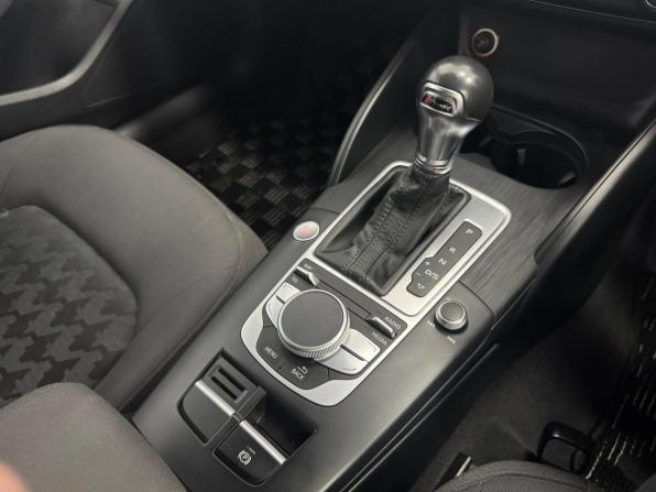 Audi A3 III (8V) Рестайлинг с пробегом 2016 года, цена 1 365 000 рублей, 100928 км, седан, Автокод Объявления