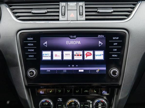 Skoda Octavia III (A7) Рестайлинг с пробегом 2020 года, цена 2 348 000 рублей, 71633 км, лифтбек, Автокод Объявления