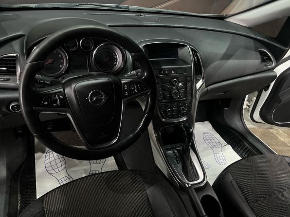 Opel Astra J с пробегом 2011 года, цена 580 000 рублей, 235350 км, хэтчбек, Автокод Объявления