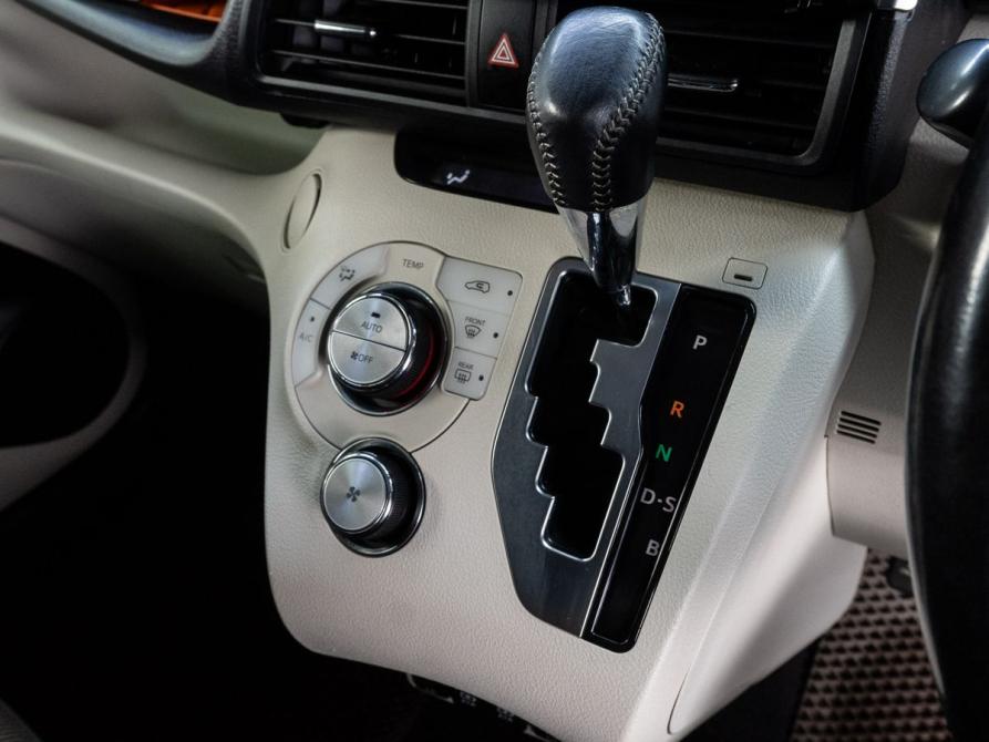 Toyota Sienta II Тюмень  - изображение 11