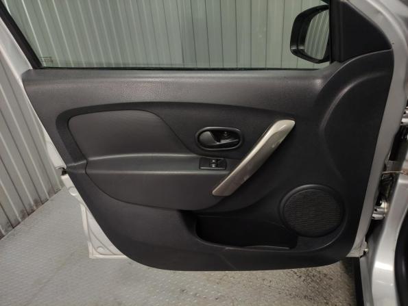 Renault Sandero II с пробегом 2015 года, цена 730 000 рублей, 137000 км, хэтчбек, Автокод Объявления