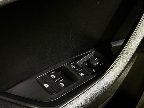Skoda Karoq I с пробегом 2021 года, цена 2 349 000 рублей, 110643 км, внедорожник, Автокод Объявления