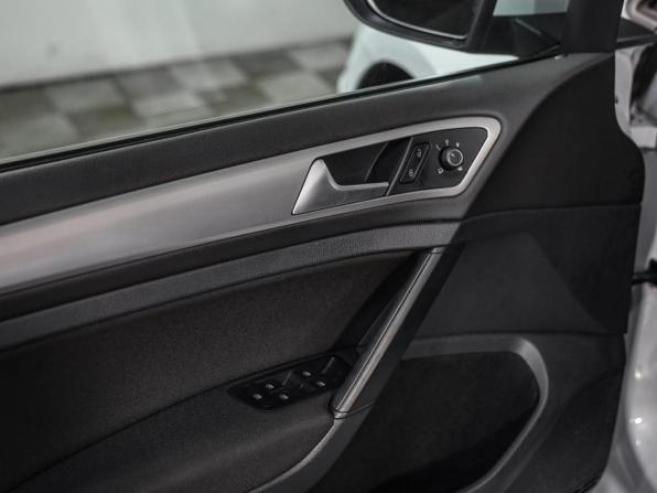 Volkswagen Golf VII Рестайлинг с пробегом 2018 года, цена 1 899 000 рублей, 77796 км, хэтчбек, Автокод Объявления