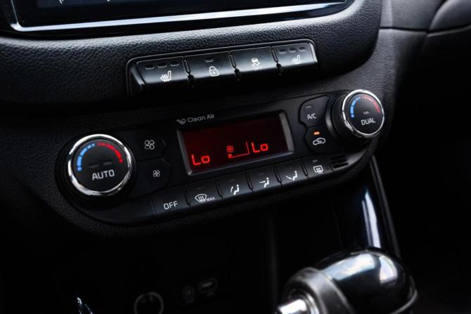Kia Ceed II Рестайлинг с пробегом 2015 года, цена 1 049 000 рублей, 135000 км, универсал, Автокод Объявления