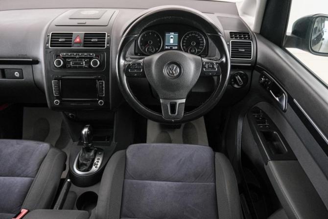 Volkswagen Touran I Рестайлинг 2 с пробегом 2012 года, цена 1 099 000 рублей, 67100 км, компактвэн, Автокод Объявления