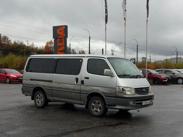 Toyota HiAce H100 с пробегом 2003 года, цена 699 000 рублей, 431000 км, минивэн, Автокод Объявления