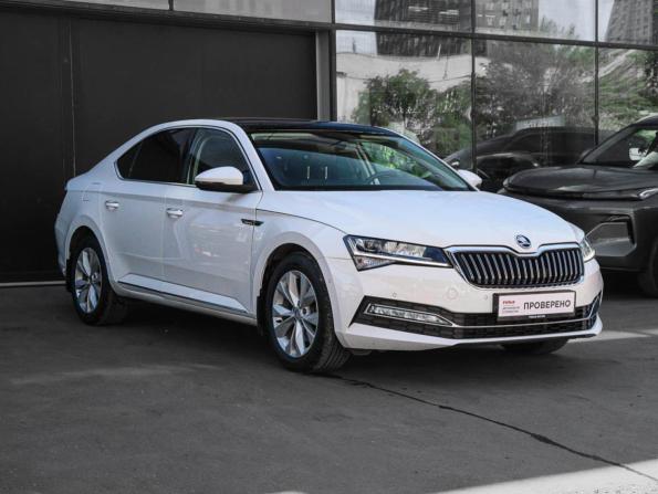 Skoda Superb III Рестайлинг с пробегом 2020 года, цена 2 450 000 рублей, 53940 км, лифтбек, Автокод Объявления