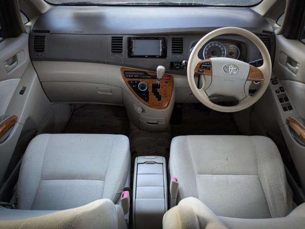 Toyota ISis I Рестайлинг с пробегом 2009 года, цена 1 099 900 рублей, 192000 км, минивэн, Автокод Объявления