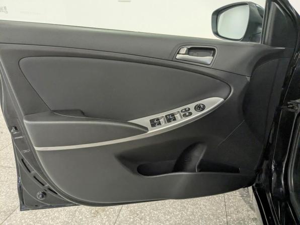 Hyundai Solaris I Рестайлинг с пробегом 2016 года, цена 1 290 000 рублей, 62389 км, седан, Автокод Объявления