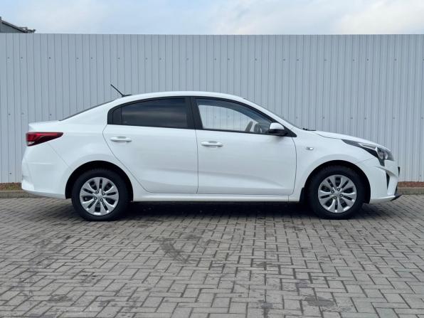 Kia Rio IV Рестайлинг с пробегом 2021 года, цена 1 775 000 рублей, 86400 км, седан, Автокод Объявления