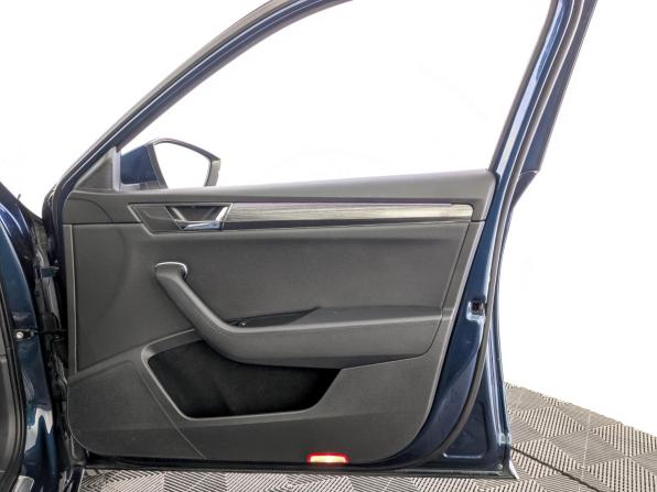 Skoda Superb III Рестайлинг с пробегом 2022 года, цена 3 200 000 рублей, 74618 км, лифтбек, Автокод Объявления