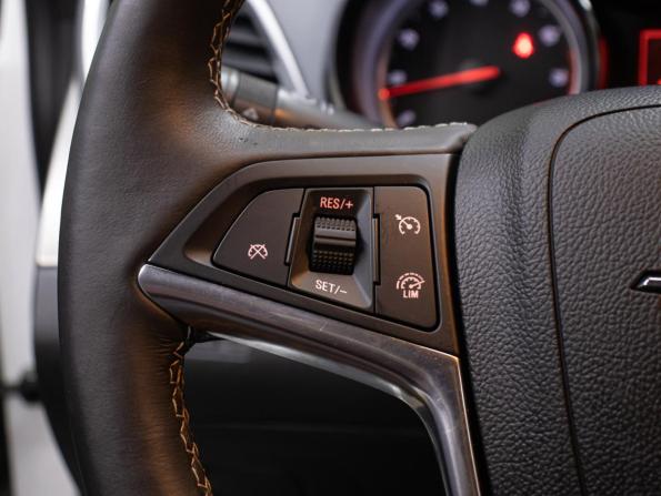 Opel Mokka I с пробегом 2013 года, цена 998 000 рублей, 227000 км, внедорожник, Автокод Объявления