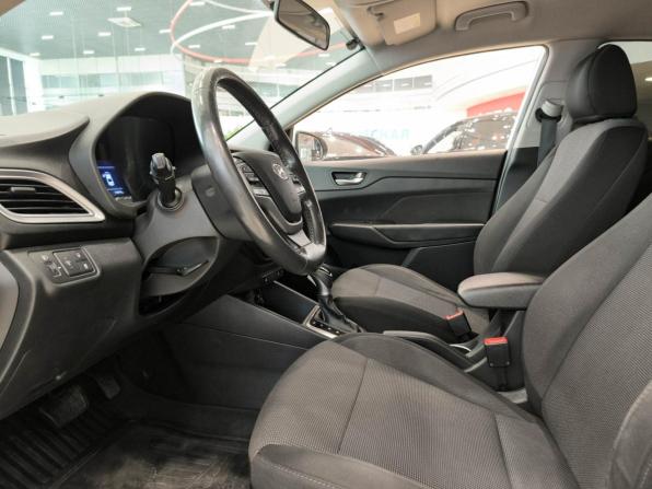 Hyundai Solaris II с пробегом 2019 года, цена 1 320 000 рублей, 110966 км, седан, Автокод Объявления