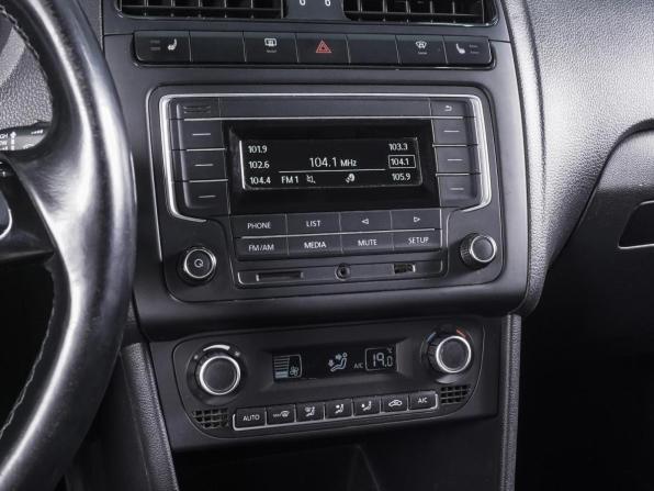 Volkswagen Polo V Рестайлинг с пробегом 2016 года, цена 1 269 000 рублей, 96961 км, седан, Автокод Объявления
