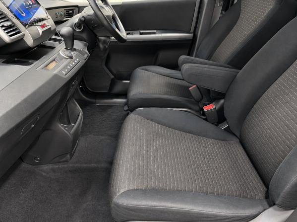 Honda Freed I Рестайлинг с пробегом 2012 года, цена 1 050 000 рублей, 194000 км, компактвэн, Автокод Объявления