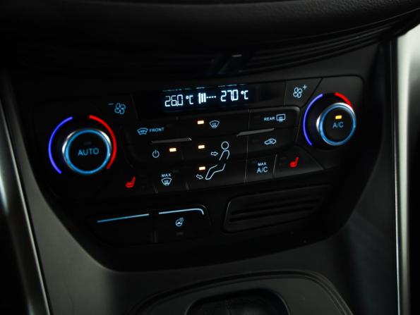 Ford Kuga II Рестайлинг с пробегом 2018 года, цена 1 849 000 рублей, 121877 км, внедорожник, Автокод Объявления