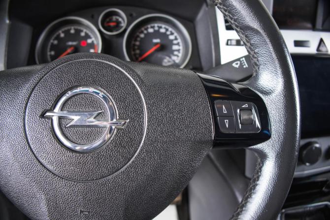 Opel Zafira B Рестайлинг с пробегом 2012 года, цена 849 000 рублей, 182000 км, компактвэн, Автокод Объявления