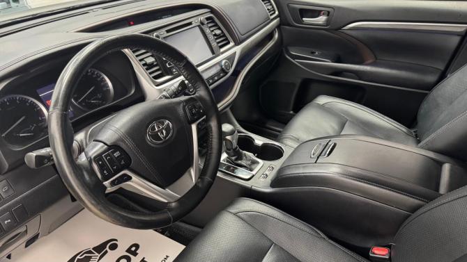 Toyota Highlander III (XU50) Рестайлинг с пробегом 2017 года, цена 2 850 000 рублей, 211239 км, внедорожник, Автокод Объявления