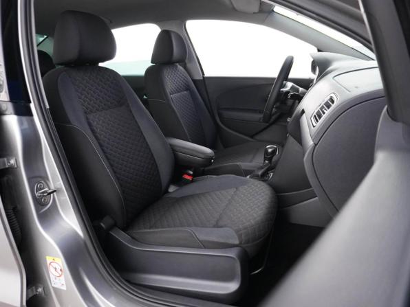 Volkswagen Polo V Рестайлинг с пробегом 2018 года, цена 1 077 077 рублей, 202894 км, седан, Автокод Объявления