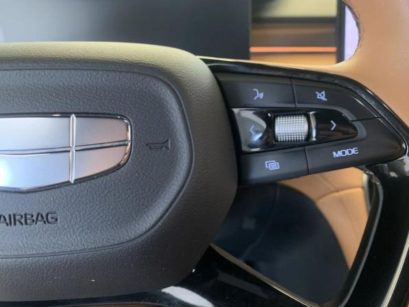 Geely Atlas II с пробегом 2025 года, цена 2 600 000 рублей, 25568 км, внедорожник, Автокод Объявления