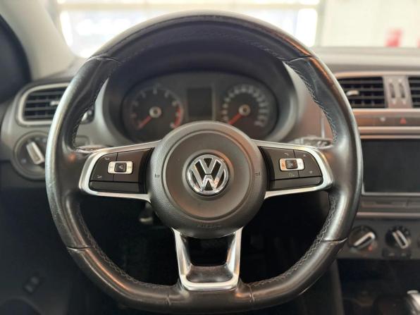 Volkswagen Polo V Рестайлинг с пробегом 2019 года, цена 1 180 000 рублей, 212439 км, седан, Автокод Объявления