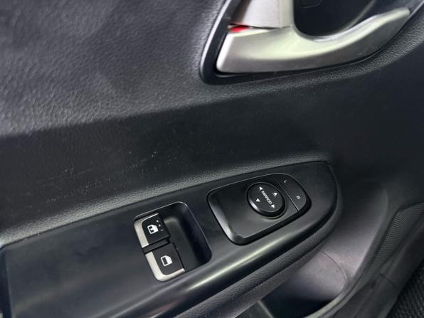 Kia Rio IV Рестайлинг с пробегом 2020 года, цена 1 599 000 рублей, 121000 км, седан, Автокод Объявления