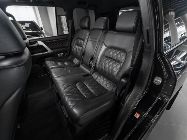 Toyota Land Cruiser 200 Series Рестайлинг 2 с пробегом 2018 года, цена 6 790 000 рублей, 240208 км, внедорожник, Автокод Объявления