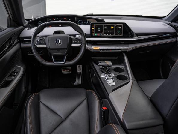 Changan UNI-V I с пробегом 2023 года, цена 2 310 000 рублей, 33730 км, лифтбек, Автокод Объявления