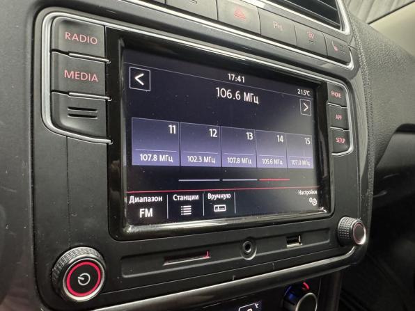 Volkswagen Polo V Рестайлинг с пробегом 2019 года, цена 1 330 000 рублей, 96703 км, седан, Автокод Объявления