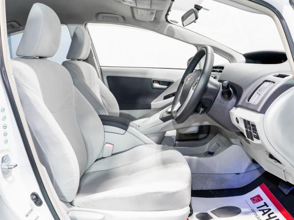 Toyota Prius III (XW30) с пробегом 2009 года, цена 1 180 000 рублей, 126500 км, лифтбек, Автокод Объявления