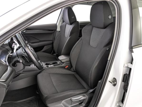 Skoda Octavia IV (A8) с пробегом 2021 года, цена 1 450 000 рублей, 351430 км, лифтбек, Автокод Объявления