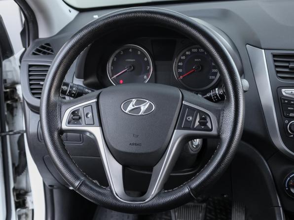 Hyundai Solaris I Рестайлинг с пробегом 2015 года, цена 998 000 рублей, 141165 км, хэтчбек, Автокод Объявления